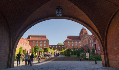 Campusmiljö för studenter som förbereder sig inför Matematik- och fysikprovet